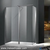 Moderní chodba v sprchové skříni s otočným vstupem a opěrnou tyčí